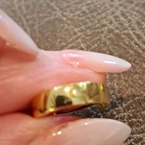 Elegant Gold Tone Hoop Earring